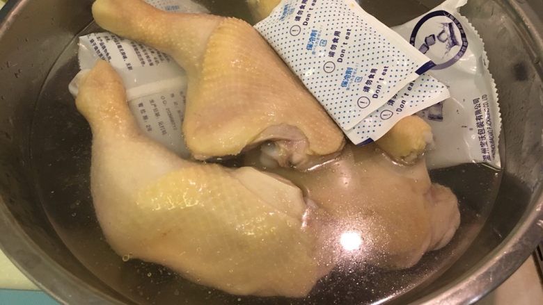 红糟鸡腿+白切鸡腿,夹出泡冰水!10秒!