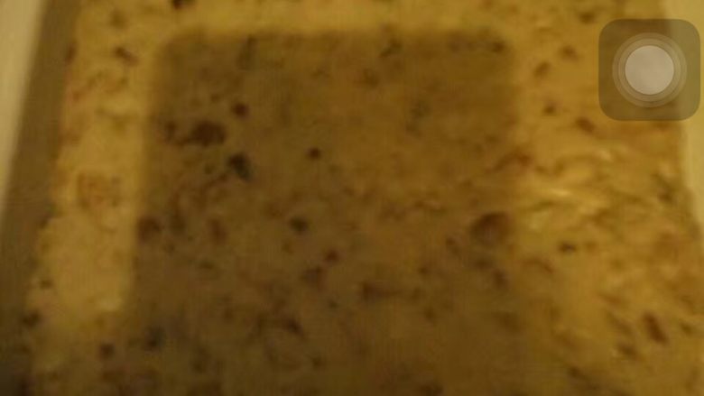 原味牛轧糖,这是整形后的样子,然后晾凉,切或长条状,再切成小块,包装就行。