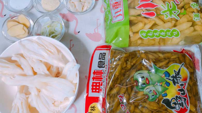 泡椒凤爪,准备食材。