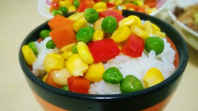 治愈菜~五彩丁盖饭,光是这一个菜就够了!视觉和味觉上都得到满足了!