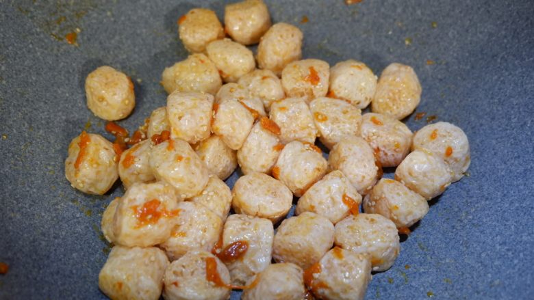 糖醋枸杞素肉丁,炒匀,关火~