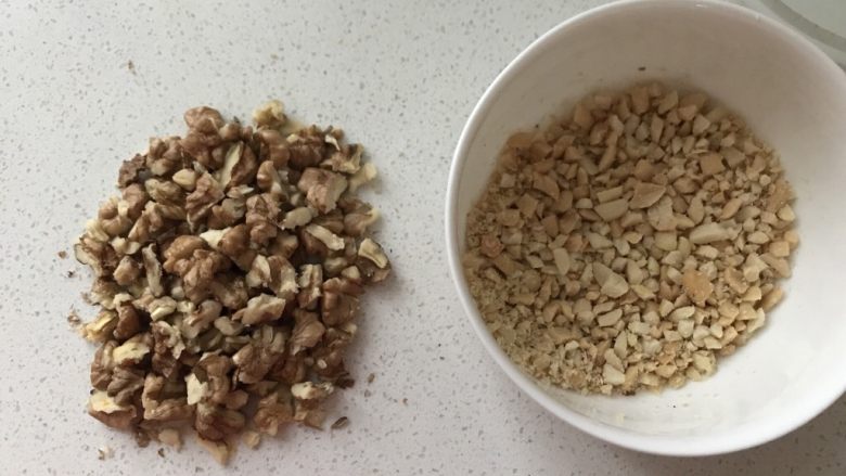 花生🥜&核桃酥,大概就这么碎就行了,太碎了都吃不出来核桃花生的香味。