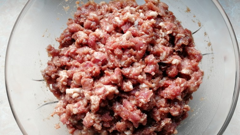 脆皮肠~早餐肠,这是搅拌好的肉