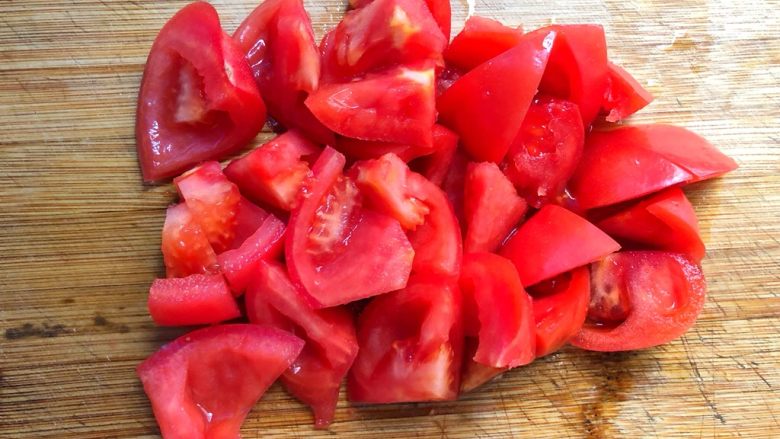 番茄炒蛋,<a style='color:red;display:inline-block;' href='/shicai/ 59'>番茄</a>切小块