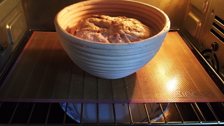 蔓越梅乡村面包,进入二次发酵,方法同上。