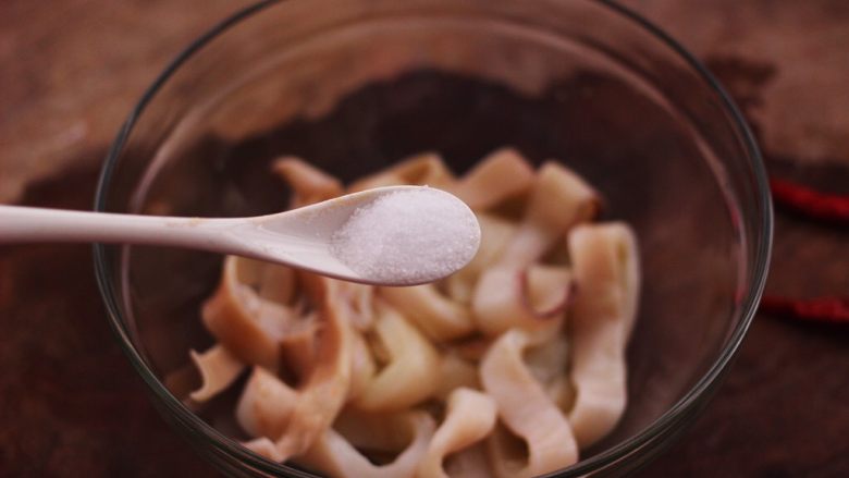 空气炸锅鱿鱼圈🦑【宝宝辅食】,加入5克盐