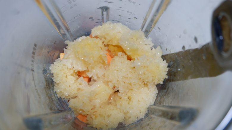 红薯银耳露,银耳依次放入破壁中