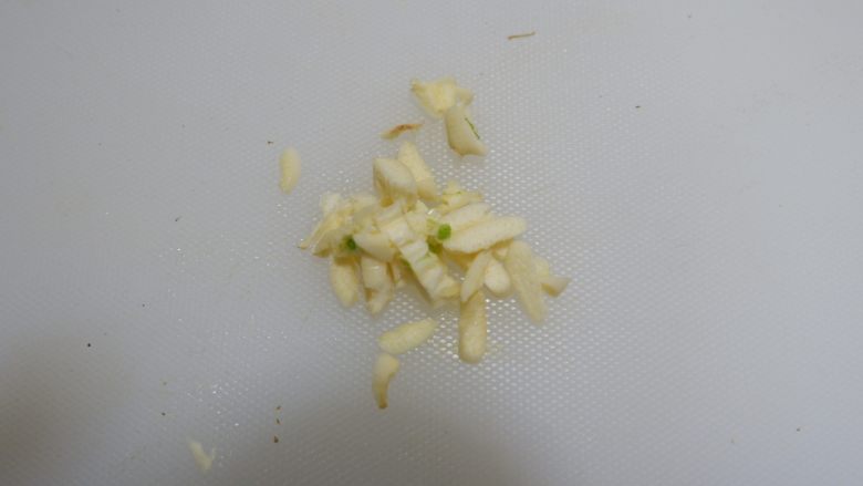 豆豉蒸排骨,大蒜切末