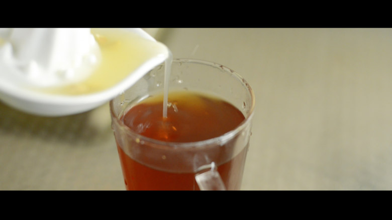 营养快手早餐 松软菠菜鸡蛋饼,柠檬汁