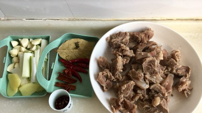 了不起的小番茄➕番茄土豆红烩牛肉,牛肉,葱姜蒜,香料也都准备好