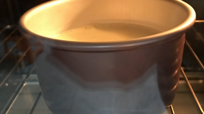 愚人节之无骨柠檬炸鸡,放入预热好150度的烤箱中,烤45分钟。出炉放烤网上放凉。
