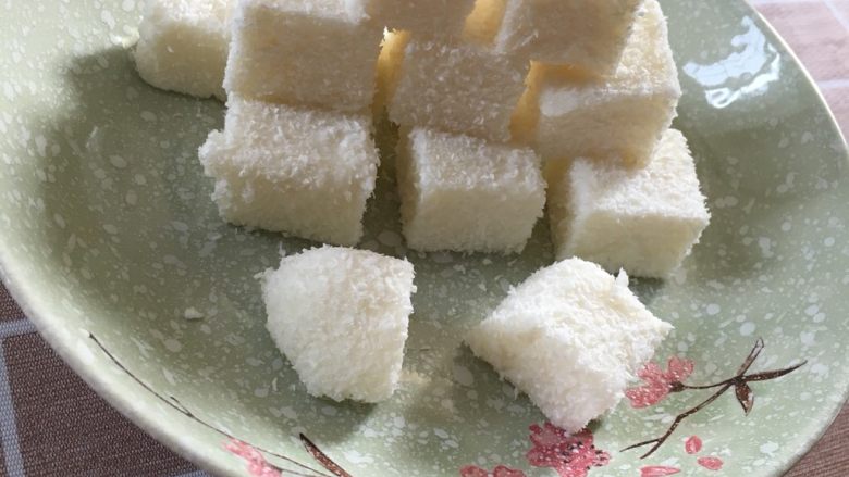 椰蓉奶冻,当当~是不是很诱人😍
