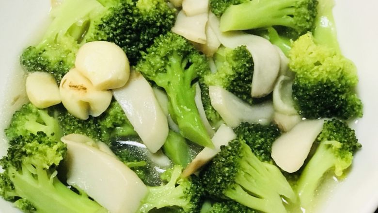 清炒西兰花,清炒西兰花出锅啦