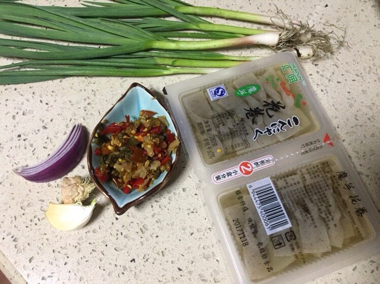 红烧酸辣魔芋花,准备所需食材