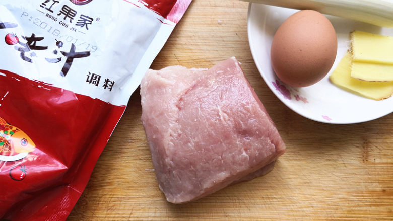 樱桃肉,准备好食材,肉选用<a style='color:red;display:inline-block;' href='/shicai/ 11224'>猪里脊</a>,比较嫩,,