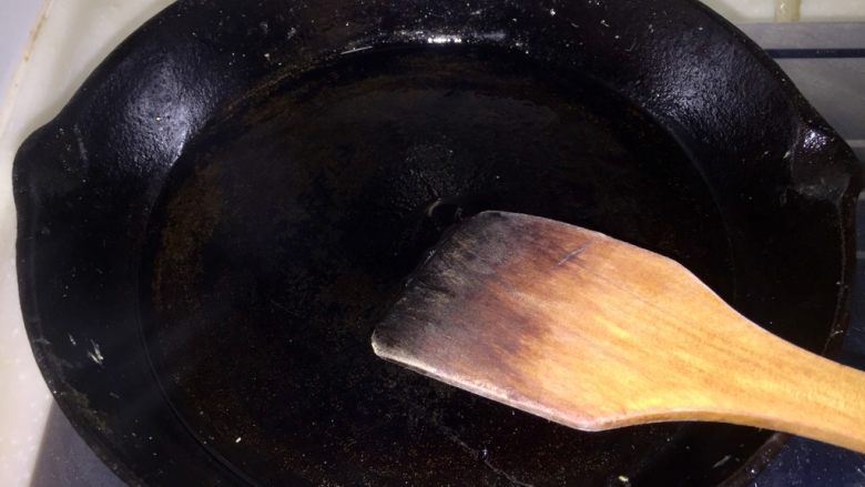 大口吃肉系列➕干豆角鸡蛋红烧肉,热锅冷油,今天先用铸铁锅煸炒,再用砂锅慢炖😄