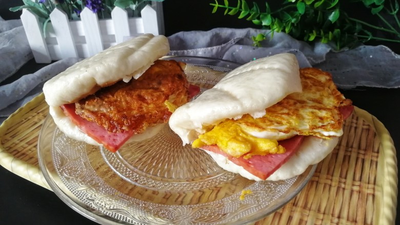 中式汉堡&荷叶饼鸡蛋火腿,摆盘照个相吧,有颜值有口福。