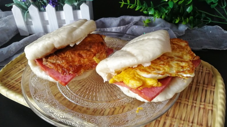 中式汉堡&荷叶饼鸡蛋火腿,摆盘照个相吧，有颜值有口福。