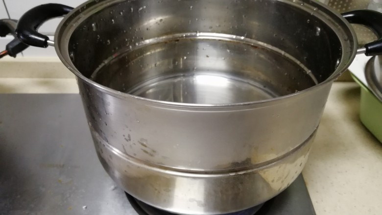 家常豆腐,汤锅装水