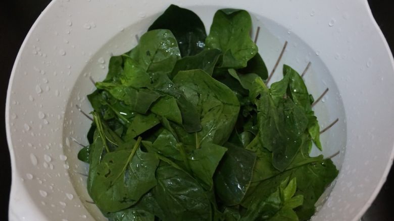 菠菜松(佐粥小菜),洗净沥干水份