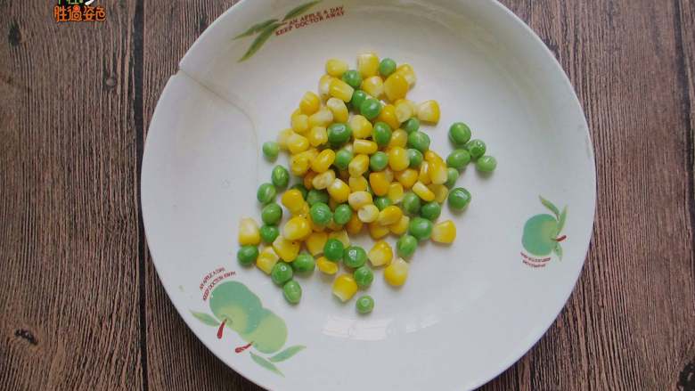 茄汁虾球,杂蔬粒焯水一分钟