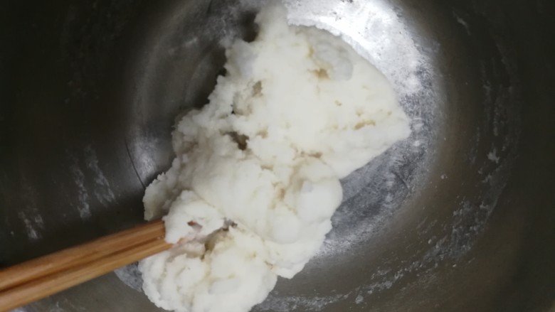 一眼就倾心,让人惊艳的雪媚娘,用筷子搅拌,真心有点小贵,就这么一点点居然花了我12多个大洋。