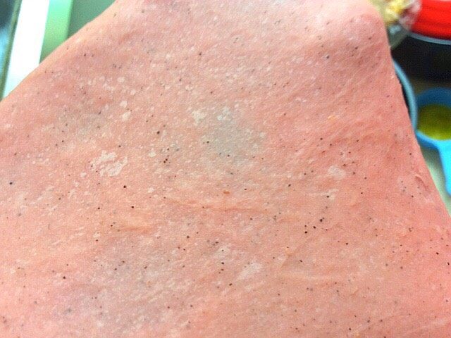 刀切花式面包,揉至面团光滑,有韧性的面膜,盖好使面团发至两倍大