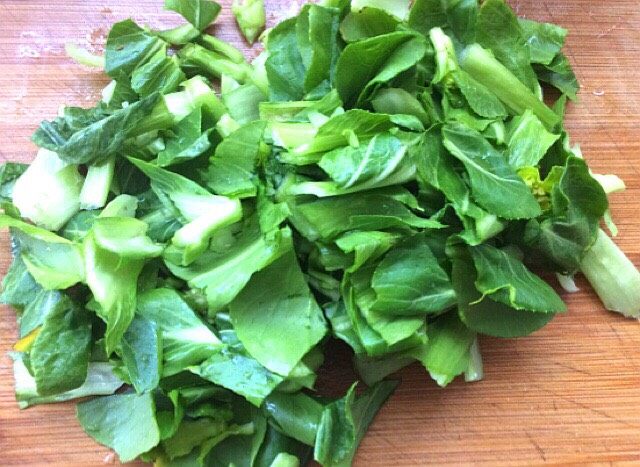 自制空心面(饺子皮版),取出切段