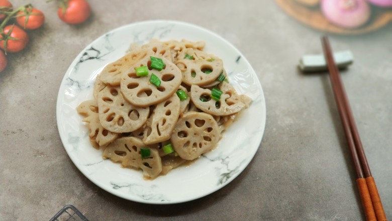 莲藕炒腐乳,来一张炒好装盘