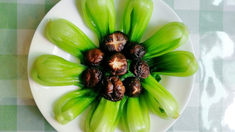 香菇油菜,放入熟的香菇