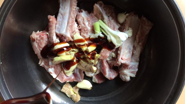 烤排骨,加入1勺蚝油
