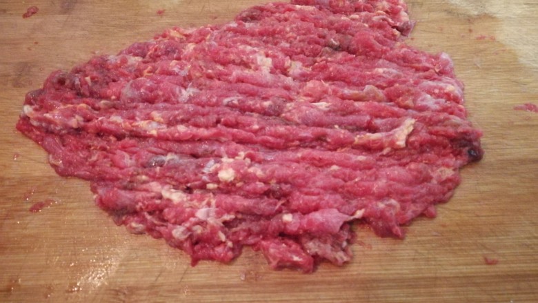 驴肉水饺,剁肉馅(手工剁)