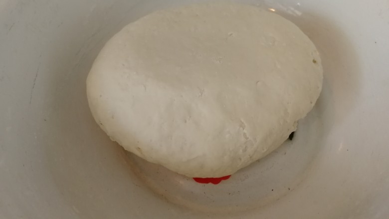 驴肉水饺,提前两个小时和面,面醒的时间长点比较有劲道。