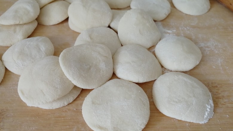 驴肉水饺,揪挤子(如图)