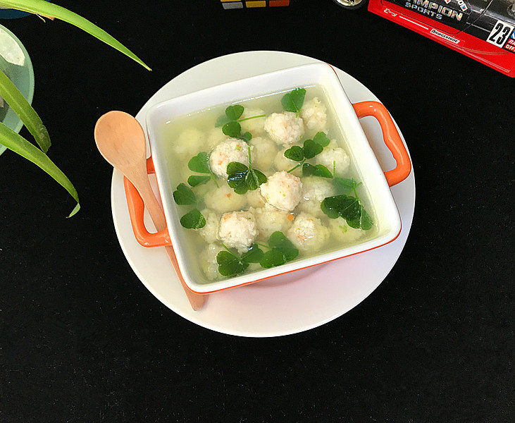 磷虾丸子苜蓿汤#宝宝辅食#,汤汁清香,磷虾肉丸Q弹嫩滑