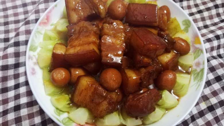 鹌鹑蛋红烧肉