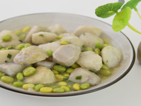 毛豆烧芋艿，香糯和爽脆的最佳组合！