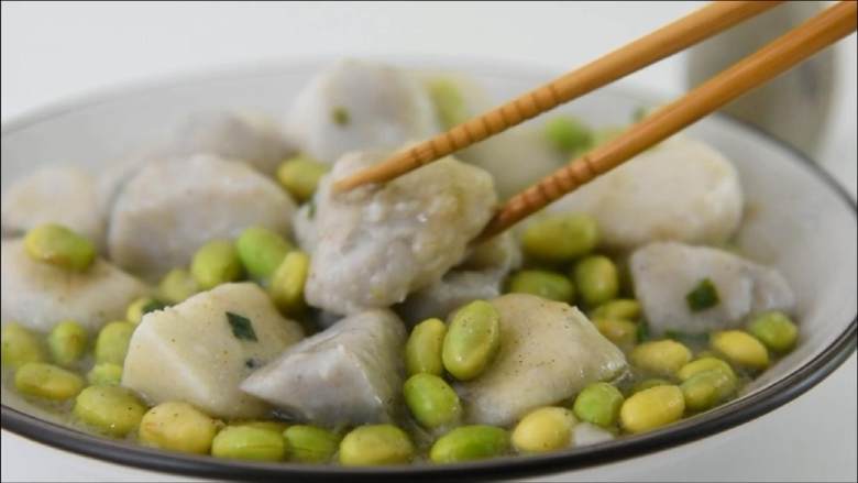 毛豆烧芋艿,香糯和爽脆的最佳组合!,
出锅,煮熟的毛豆香着混合芋艿味,让你忍俊不禁的一道素菜。