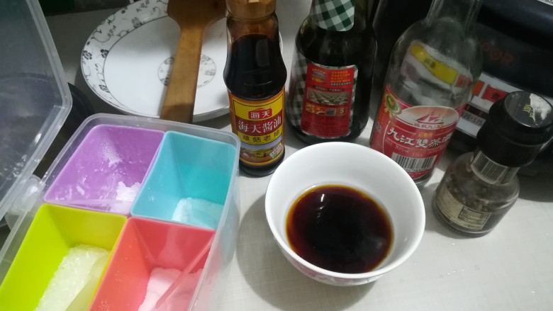 懒人焖饭,调酱汁,酱油,老抽,料酒,糖,豆粉混一起