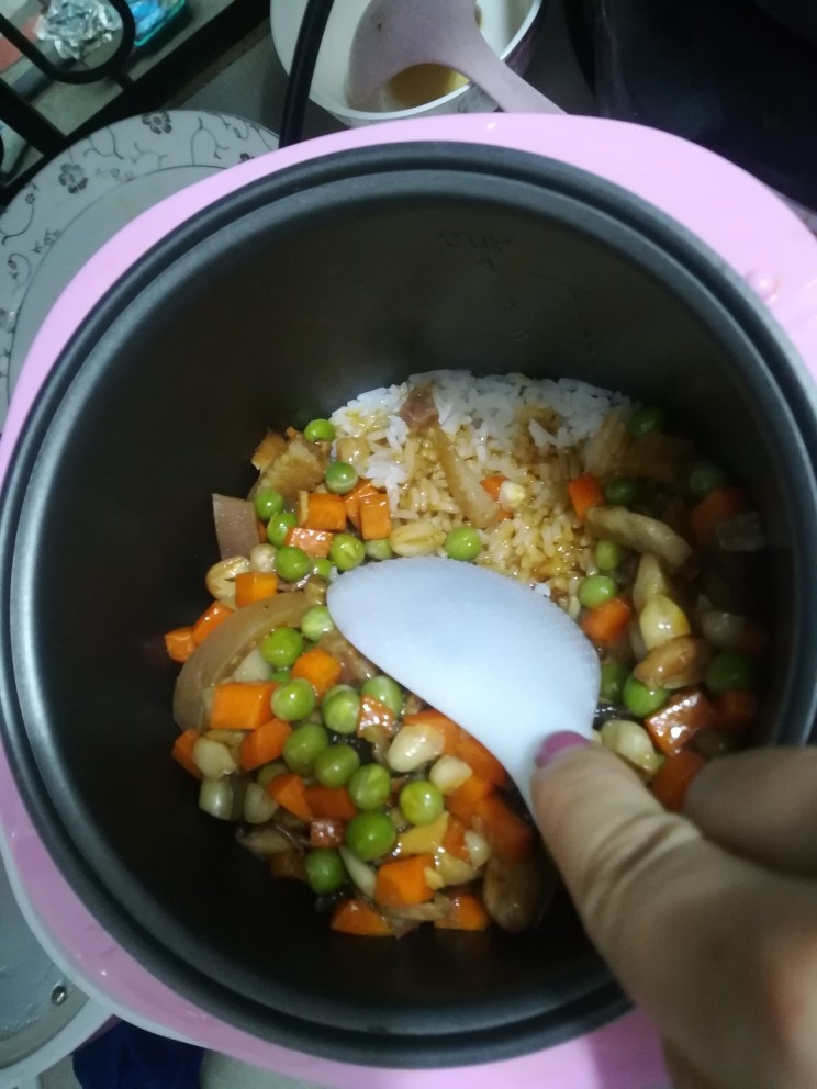 懒人焖饭,饭好了,拌一下