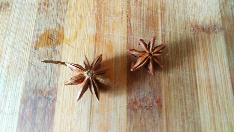 牛肉西红柿地瓜汤,<a style='color:red;display:inline-block;' href='/shicai/ 695'>八角</a>两朵