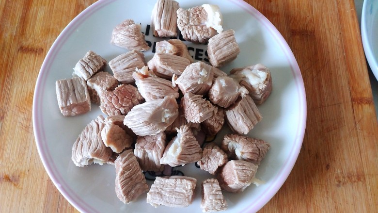 牛肉西红柿地瓜汤,牛肉捞出清洗干净