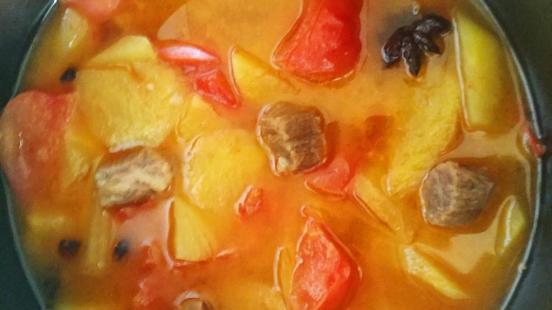 牛肉西红柿地瓜汤,煲好的牛肉炖西红柿地瓜