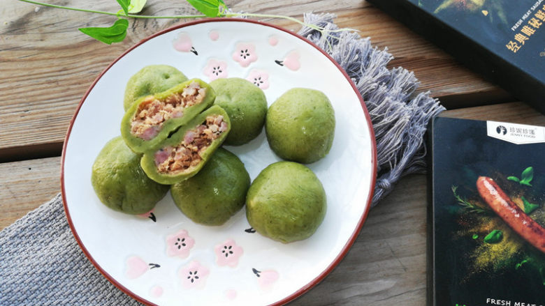 菠菜青团,豆沙馅儿、蛋黄馅儿都好吃!