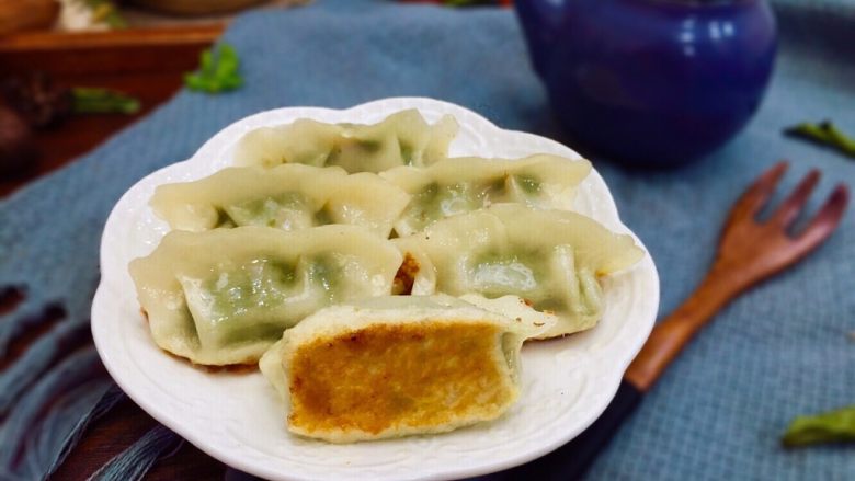 春天第一菜~韭菜肉沫锅贴