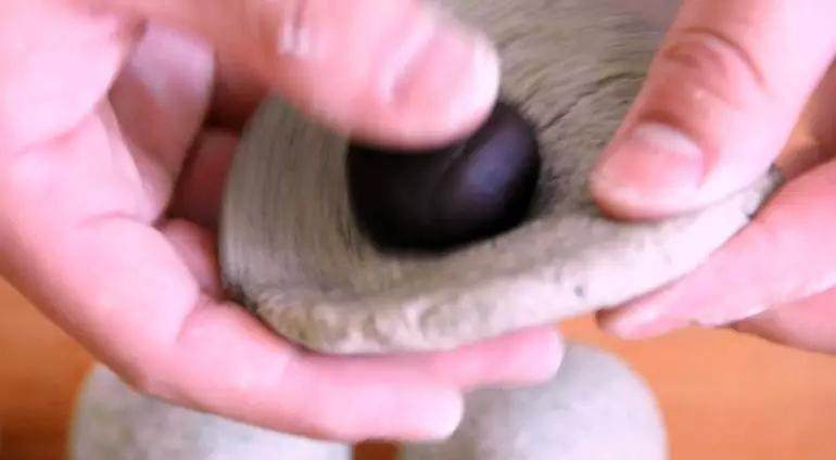 青团,没想到你是这样有心的小胖子!,将豆沙包入,慢慢收口,揉成圆