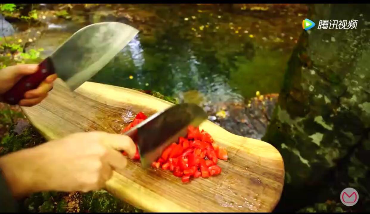 回想起小时候山上野炊的场景，是否上扬起你漂亮的嘴角？