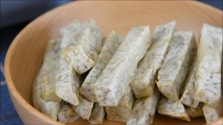 小吃甜点中的霸主,总是让人流连忘返!,炸好的芋头。