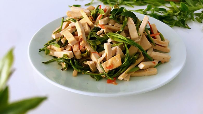 新鲜茶叶入菜,春天里最清新淡雅的味道,美图欣赏。