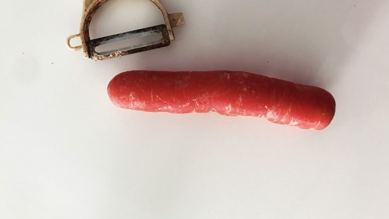 新鲜茶叶入菜,春天里最清新淡雅的味道,<a style='color:red;display:inline-block;' href='/shicai/ 25'>胡萝卜</a>去皮。